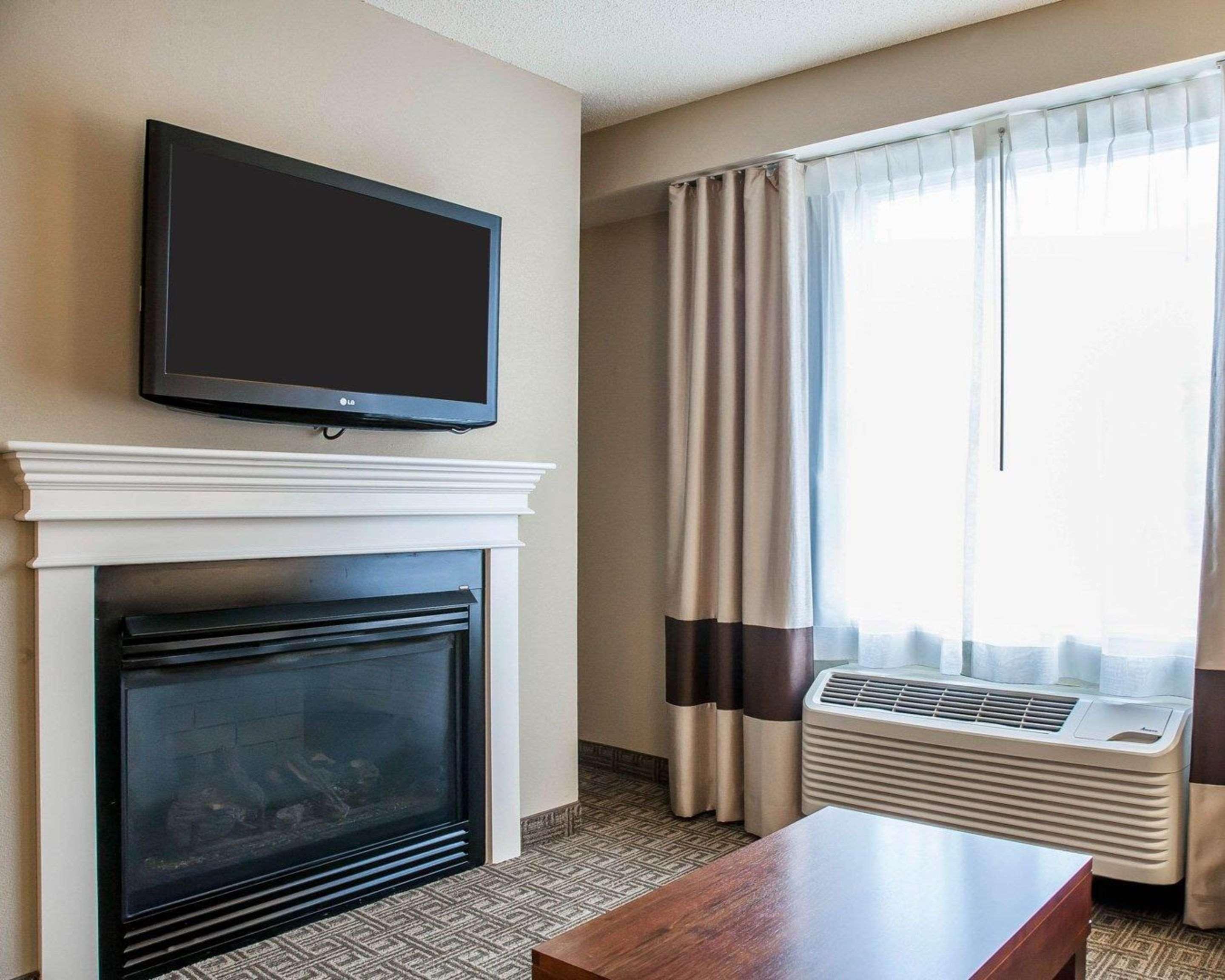 Comfort Inn & Suites Sturbridge-Brimfield Exterior foto