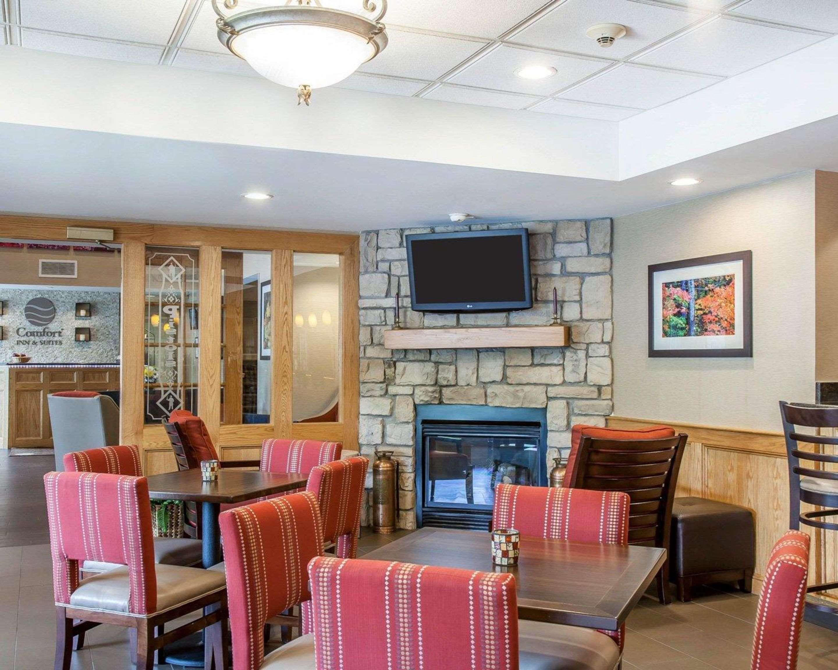 Comfort Inn & Suites Sturbridge-Brimfield Exterior foto