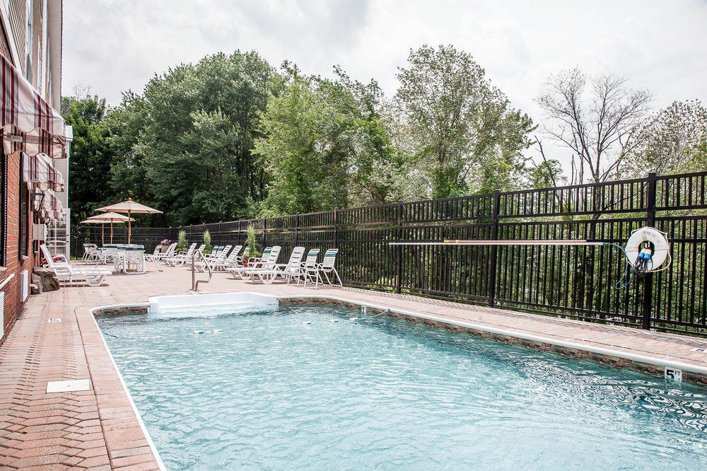 Comfort Inn & Suites Sturbridge-Brimfield Exterior foto
